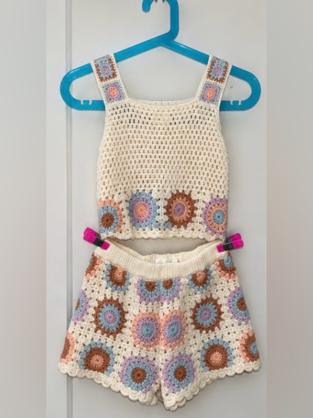 Zara Crochet Floral Knit Shorts in Cream with Pastel Accents